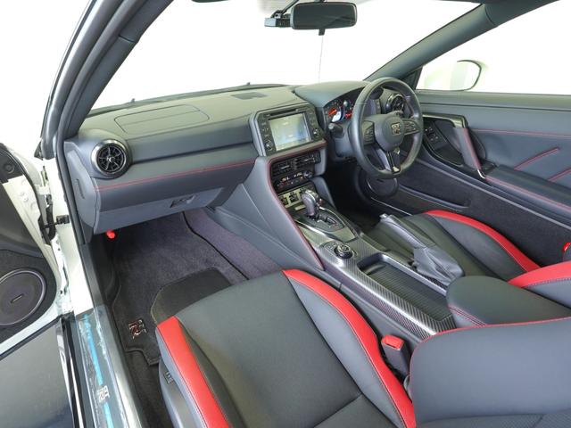 ＧＴ－Ｒ ブラックエディション　２０モデル　リア３面プライバシーガラス　デイライトキャンセルスイッチ　プレミアムスポーツマット（黒）　純正ドライブレコーダー　ＢＯＳＥサウンドシステム　サッチャム車両防盗システム（11枚目）