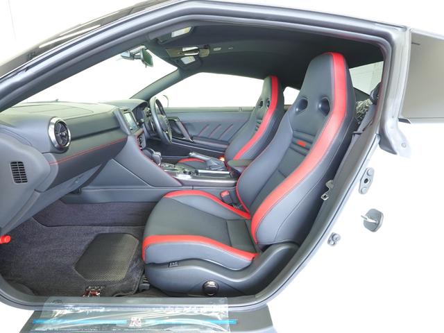 ＧＴ－Ｒ ブラックエディション　２０モデル　リア３面プライバシーガラス　デイライトキャンセルスイッチ　プレミアムスポーツマット（黒）　純正ドライブレコーダー　ＢＯＳＥサウンドシステム　サッチャム車両防盗システム（13枚目）