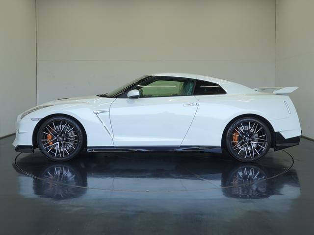 ＧＴ－Ｒ プレミアムエディション　ＭＹ２５　ブルーヘブンインテリア（前席・後席セミアニリン本革シート）＋ナッパレザーインストパネル　ワンオーナー　禁煙車　新車ビニール（センターコンソール以外）　ＦＵＪＩＴＳＵＢＯ製チタン合金製マフラー（6枚目）