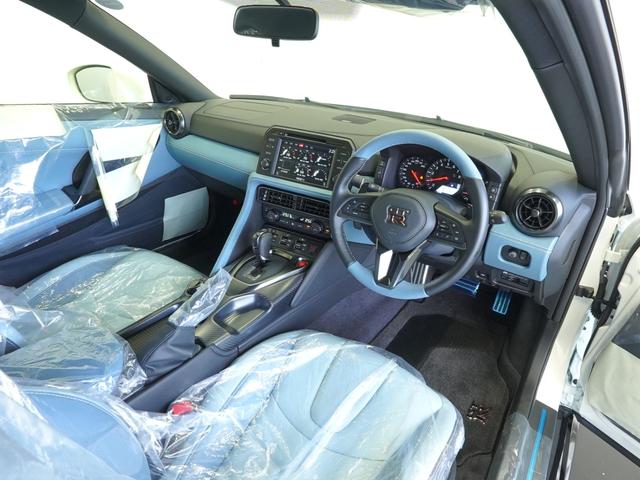 ＧＴ－Ｒ プレミアムエディション　ＭＹ２５　ブルーヘブンインテリア（前席・後席セミアニリン本革シート）＋ナッパレザーインストパネル　ワンオーナー　禁煙車　新車ビニール（センターコンソール以外）　ＦＵＪＩＴＳＵＢＯ製チタン合金製マフラー（7枚目）