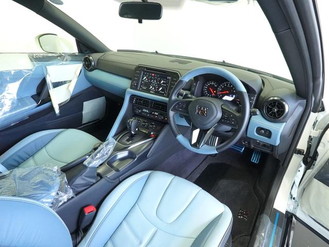 ＧＴ－Ｒ プレミアムエディション　ＭＹ２５　ブルーヘブンインテリア（前席・後席セミアニリン本革シート）＋ナッパレザーインストパネル　ワンオーナー　禁煙車　新車ビニール（センターコンソール以外）　ＦＵＪＩＴＳＵＢＯ製チタン合金製マフラー（8枚目）