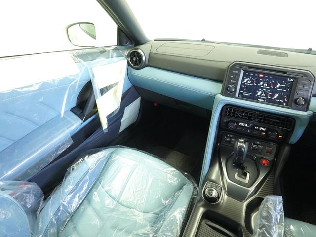 ＧＴ－Ｒ プレミアムエディション　ＭＹ２５　ブルーヘブンインテリア（前席・後席セミアニリン本革シート）＋ナッパレザーインストパネル　ワンオーナー　禁煙車　新車ビニール（センターコンソール以外）　ＦＵＪＩＴＳＵＢＯ製チタン合金製マフラー（18枚目）