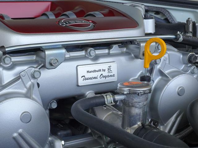 ＧＴ－Ｒ プレミアムエディション　ＭＹ２５　ブルーヘブンインテリア（前席・後席セミアニリン本革シート）＋ナッパレザーインストパネル　ワンオーナー　禁煙車　新車ビニール（センターコンソール以外）　ＦＵＪＩＴＳＵＢＯ製チタン合金製マフラー（27枚目）