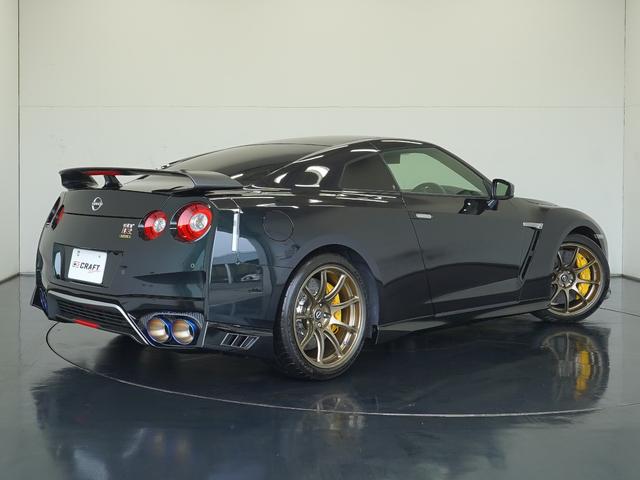 ＧＴ－Ｒ プレミアムエディション　Ｔ－スペック　ＭＹ２２　１２０台限定車　ワンオーナー　禁煙車　カーボン製リヤスポイラー　リヤ３面プライバシーガラス　ＧＴ－Ｒ専用フロアカーペット（プレミアムスポーツ）　専用カーボンセラミックブレーキ　サッチャム（2枚目）