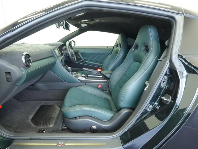 ＧＴ－Ｒ プレミアムエディション　Ｔ－スペック　ＭＹ２２　１２０台限定車　ワンオーナー　禁煙車　カーボン製リヤスポイラー　リヤ３面プライバシーガラス　ＧＴ－Ｒ専用フロアカーペット（プレミアムスポーツ）　専用カーボンセラミックブレーキ　サッチャム（14枚目）