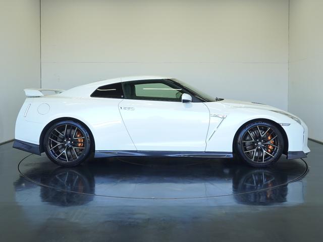 ＧＴ－Ｒ ピュアエディション　ＭＹ１８　ワンオーナー　禁煙車　リヤ３面プライバシーガラス　バックビューモニター　フジムラオート中間パイプ　ＫＵＨＬコンピューター書替　ブレンボ製モノブロック対向キャリパー　レイズ製アルミ鍛造ホイール（5枚目）