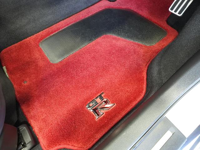 ＧＴ－Ｒ ピュアエディション　ＭＹ１８　ワンオーナー　禁煙車　リヤ３面プライバシーガラス　バックビューモニター　フジムラオート中間パイプ　ＫＵＨＬコンピューター書替　ブレンボ製モノブロック対向キャリパー　レイズ製アルミ鍛造ホイール（19枚目）