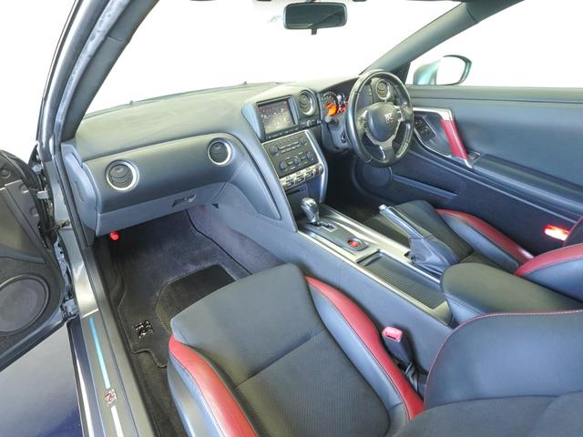 GT-R ブラックエディション MY10 NISMOスポーツリセッティング フロント:ブレンボ製モノブロック対向6ポッドキャリパー リヤ:ブレンボ製モノブロック対向4ポッドキャリパー レイズ製アルミ鍛造ホイール リヤスポイラー(10枚目)