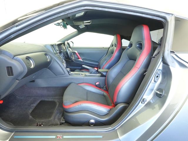 GT-R ブラックエディション MY10 NISMOスポーツリセッティング フロント:ブレンボ製モノブロック対向6ポッドキャリパー リヤ:ブレンボ製モノブロック対向4ポッドキャリパー レイズ製アルミ鍛造ホイール リヤスポイラー(12枚目)