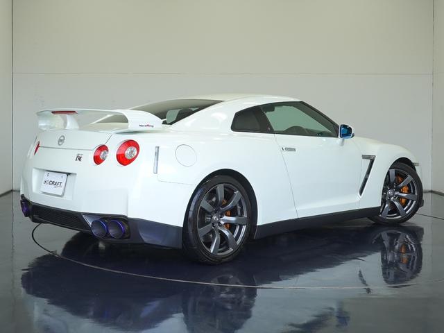 GT-R ブラックエディション MY07 禁煙車 後期ヘッドライト ノルドリンク製リアウィングベース エクセリー製マフラーカッター GT-R専用フロアカーペット ブレンボ製モノブロック対向キャリパー レイズ製アルミ鍛造ホイール(2枚目)