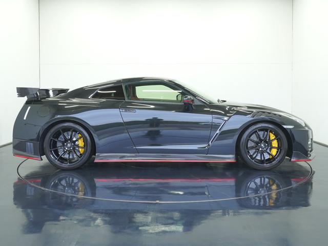 GT-R ニスモ MY20 NISMOスポーツリセッティング リヤ3面プライバシーガラス 全面ラバーディップ NISMOフロアマット NISMO専用カーボン製ルーフ NISMO専用カーボン製エンジンフード サッチャム(5枚目)