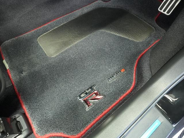 GT-R ニスモ MY20 NISMOスポーツリセッティング リヤ3面プライバシーガラス 全面ラバーディップ NISMOフロアマット NISMO専用カーボン製ルーフ NISMO専用カーボン製エンジンフード サッチャム(19枚目)