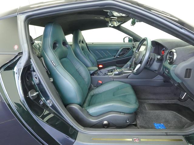 GT-R プレミアムエディション T-スペック MY22 ワンオーナー 禁煙車 NISMOスポーツリセッティング フロント廻りプロテクションフィルム(フロントバンパー、ボンネット、フェンダー、ヘッドライト) T-spec専用拡幅フロントフェンダー(9枚目)