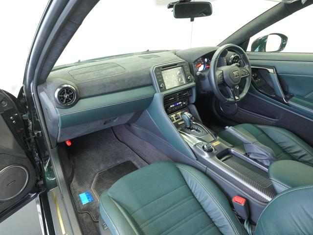 GT-R プレミアムエディション T-スペック MY22 ワンオーナー 禁煙車 NISMOスポーツリセッティング フロント廻りプロテクションフィルム(フロントバンパー、ボンネット、フェンダー、ヘッドライト) T-spec専用拡幅フロントフェンダー(12枚目)