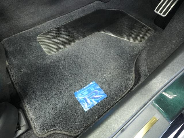 GT-R プレミアムエディション T-スペック MY22 ワンオーナー 禁煙車 NISMOスポーツリセッティング フロント廻りプロテクションフィルム(フロントバンパー、ボンネット、フェンダー、ヘッドライト) T-spec専用拡幅フロントフェンダー(20枚目)