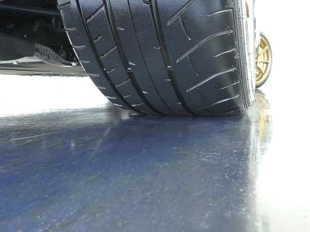 GT-R プレミアムエディション T-スペック MY22 ワンオーナー 禁煙車 NISMOスポーツリセッティング フロント廻りプロテクションフィルム(フロントバンパー、ボンネット、フェンダー、ヘッドライト) T-spec専用拡幅フロントフェンダー(29枚目)