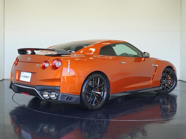 ＧＴ－Ｒ ブラックエディション　ＭＹ１７　ワンオーナー　禁煙車　ドライカーボン製リヤスポイラー　ブラックＥＤ専用ＲＥＣＡＲＯシート　ＢＯＳＥサウンドシステム　ブレンボ製モノブロック対向キャリパー　レイズ製アルミ鍛造ホイール（2枚目）