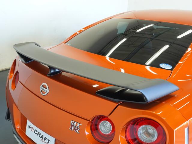 ＧＴ－Ｒ ブラックエディション　ＭＹ１７　ワンオーナー　禁煙車　ドライカーボン製リヤスポイラー　ブラックＥＤ専用ＲＥＣＡＲＯシート　ＢＯＳＥサウンドシステム　ブレンボ製モノブロック対向キャリパー　レイズ製アルミ鍛造ホイール（7枚目）