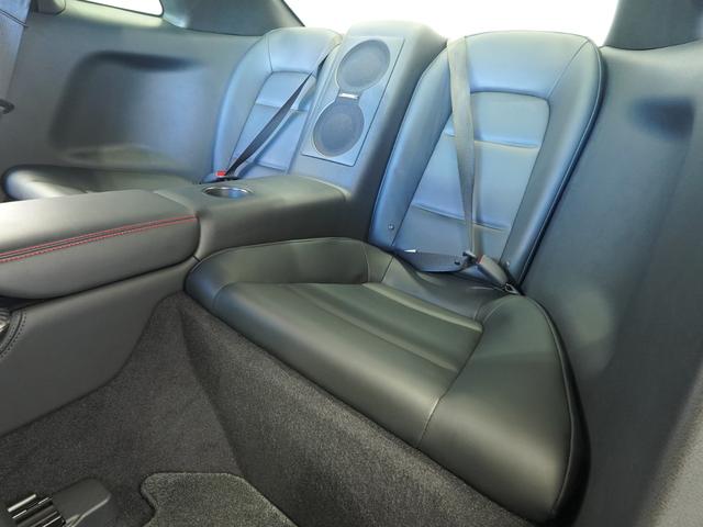 ＧＴ－Ｒ ブラックエディション　ＭＹ１７　ワンオーナー　禁煙車　ドライカーボン製リヤスポイラー　ブラックＥＤ専用ＲＥＣＡＲＯシート　ＢＯＳＥサウンドシステム　ブレンボ製モノブロック対向キャリパー　レイズ製アルミ鍛造ホイール（16枚目）