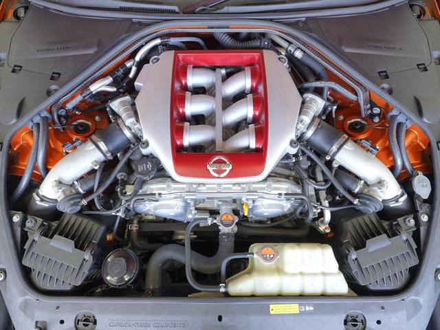 ＧＴ－Ｒ ブラックエディション　ＭＹ１７　ワンオーナー　禁煙車　ドライカーボン製リヤスポイラー　ブラックＥＤ専用ＲＥＣＡＲＯシート　ＢＯＳＥサウンドシステム　ブレンボ製モノブロック対向キャリパー　レイズ製アルミ鍛造ホイール（26枚目）