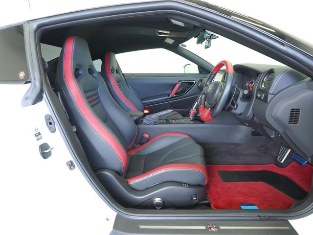 GT-R ブラックエディション MY15 NISMOスポーツリセッティング 純正オプションレイズ製アルミ鍛造ホイール(オパールブラッククロームカラーコート) GT-R専用フロアカーペット(プレミアムスポーツ) BOSE サッチャム(9枚目)