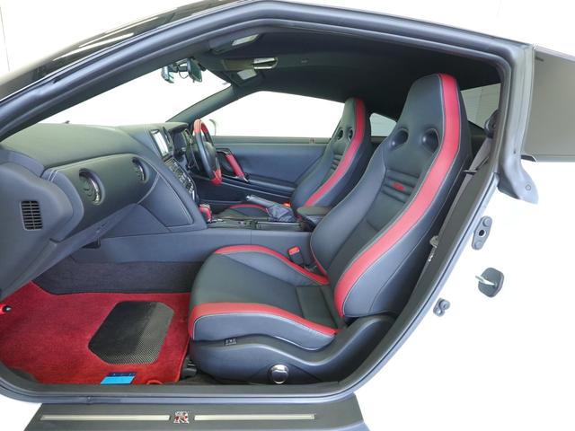 GT-R ブラックエディション MY15 NISMOスポーツリセッティング 純正オプションレイズ製アルミ鍛造ホイール(オパールブラッククロームカラーコート) GT-R専用フロアカーペット(プレミアムスポーツ) BOSE サッチャム(13枚目)
