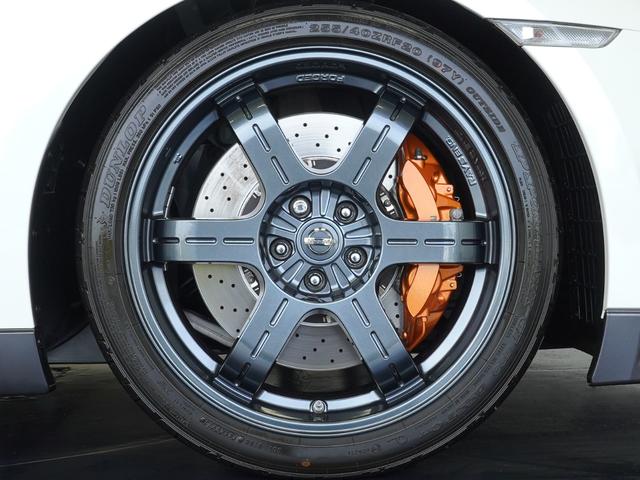 GT-R ブラックエディション MY15 NISMOスポーツリセッティング 純正オプションレイズ製アルミ鍛造ホイール(オパールブラッククロームカラーコート) GT-R専用フロアカーペット(プレミアムスポーツ) BOSE サッチャム(28枚目)