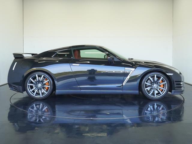 ＧＴ－Ｒ プレミアムエディション　ＭＹ１４　ワンオーナー　ファッショナブルインテリア（アンバーレッド）　ＧＴ－Ｒ専用フロアカーペット（プレミアムスポーツ）　サッチャム準拠車両防盗システム　ＢＯＳＥサウンドシステム　レイズ製鍛造ホイール（5枚目）
