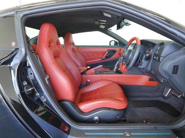 ＧＴ－Ｒ プレミアムエディション　ＭＹ１４　ワンオーナー　ファッショナブルインテリア（アンバーレッド）　ＧＴ－Ｒ専用フロアカーペット（プレミアムスポーツ）　サッチャム準拠車両防盗システム　ＢＯＳＥサウンドシステム　レイズ製鍛造ホイール（9枚目）