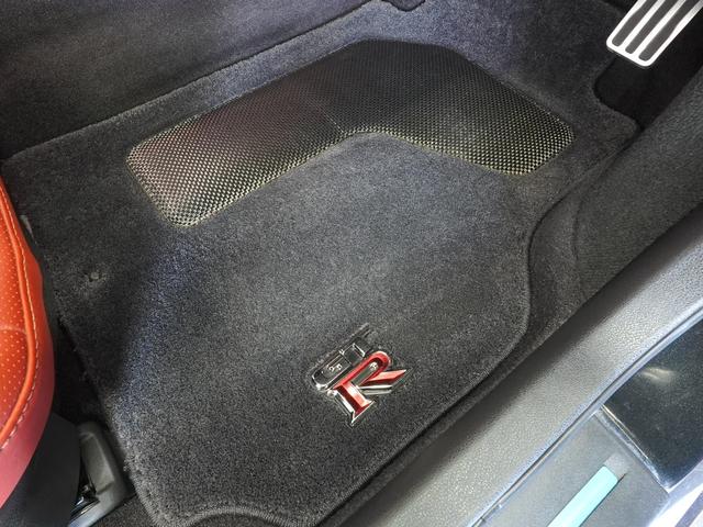 ＧＴ－Ｒ プレミアムエディション　ＭＹ１４　ワンオーナー　ファッショナブルインテリア（アンバーレッド）　ＧＴ－Ｒ専用フロアカーペット（プレミアムスポーツ）　サッチャム準拠車両防盗システム　ＢＯＳＥサウンドシステム　レイズ製鍛造ホイール（20枚目）