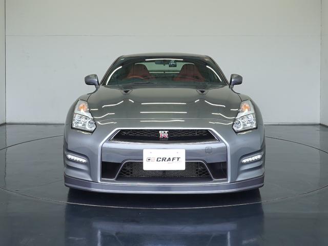 GT-R プレミアムエディション MY14 ワンオーナー 禁煙車 ファッショナブルインテリア(アンバーレッド) GT-R専用フロアカーペット(プレミアムスポーツ) LEDハイパーデイライトキャンセルスイッチ セルスター製レーダー探知機(3枚目)