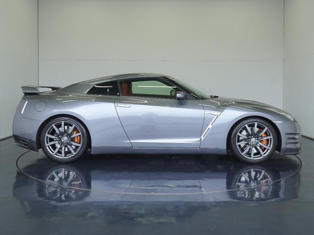 GT-R プレミアムエディション MY14 ワンオーナー 禁煙車 ファッショナブルインテリア(アンバーレッド) GT-R専用フロアカーペット(プレミアムスポーツ) LEDハイパーデイライトキャンセルスイッチ セルスター製レーダー探知機(5枚目)