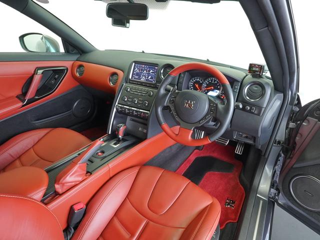 GT-R プレミアムエディション MY14 ワンオーナー 禁煙車 ファッショナブルインテリア(アンバーレッド) GT-R専用フロアカーペット(プレミアムスポーツ) LEDハイパーデイライトキャンセルスイッチ セルスター製レーダー探知機(7枚目)