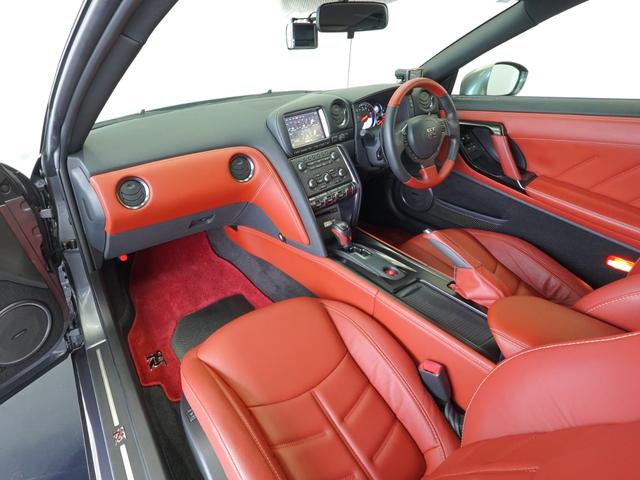 GT-R プレミアムエディション MY14 ワンオーナー 禁煙車 ファッショナブルインテリア(アンバーレッド) GT-R専用フロアカーペット(プレミアムスポーツ) LEDハイパーデイライトキャンセルスイッチ セルスター製レーダー探知機(11枚目)