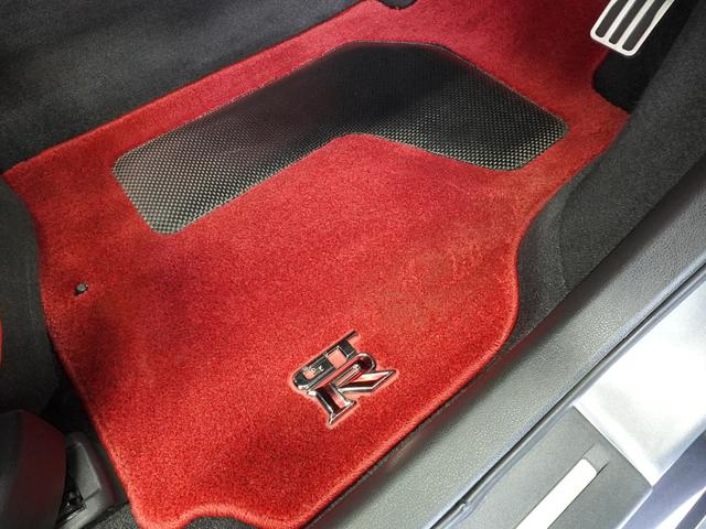 GT-R プレミアムエディション MY14 ワンオーナー 禁煙車 ファッショナブルインテリア(アンバーレッド) GT-R専用フロアカーペット(プレミアムスポーツ) LEDハイパーデイライトキャンセルスイッチ セルスター製レーダー探知機(20枚目)