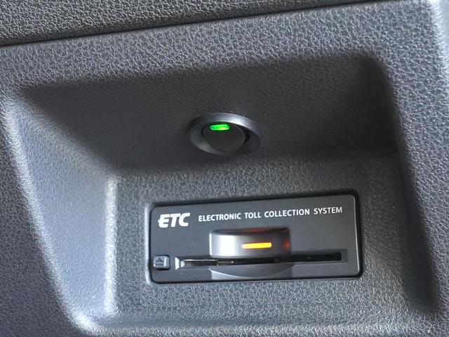 GT-R プレミアムエディション MY14 ワンオーナー 禁煙車 ファッショナブルインテリア(アンバーレッド) GT-R専用フロアカーペット(プレミアムスポーツ) LEDハイパーデイライトキャンセルスイッチ セルスター製レーダー探知機(23枚目)