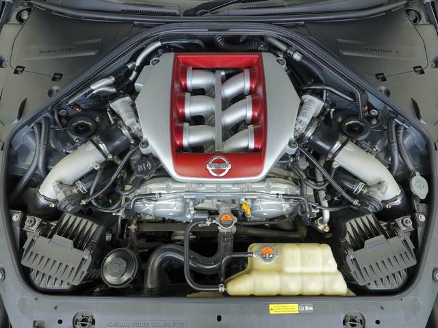 GT-R プレミアムエディション MY14 ワンオーナー 禁煙車 ファッショナブルインテリア(アンバーレッド) GT-R専用フロアカーペット(プレミアムスポーツ) LEDハイパーデイライトキャンセルスイッチ セルスター製レーダー探知機(24枚目)
