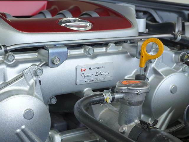 GT-R プレミアムエディション MY14 ワンオーナー 禁煙車 ファッショナブルインテリア(アンバーレッド) GT-R専用フロアカーペット(プレミアムスポーツ) LEDハイパーデイライトキャンセルスイッチ セルスター製レーダー探知機(25枚目)