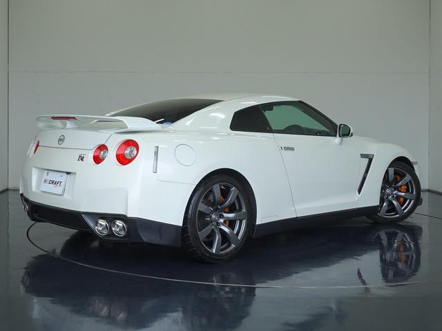 GT-R ベースグレード MY09 ワンオーナー 禁煙車 BOSEサウンドシステム バックビューモニター GT-R専用フロアカーペット リヤ3面プライバシーフィルム ブレンボ製モノブロック対向キャリパー レイズ製鍛造ホイール(2枚目)