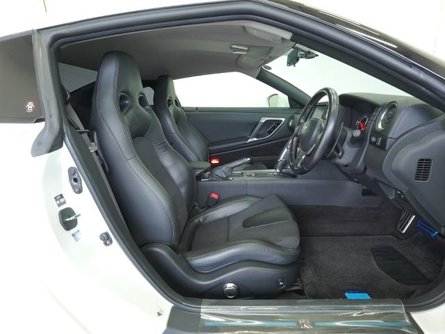 GT-R ベースグレード MY09 ワンオーナー 禁煙車 BOSEサウンドシステム バックビューモニター GT-R専用フロアカーペット リヤ3面プライバシーフィルム ブレンボ製モノブロック対向キャリパー レイズ製鍛造ホイール(9枚目)