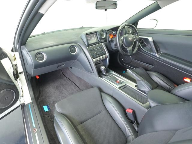 GT-R ベースグレード MY09 ワンオーナー 禁煙車 BOSEサウンドシステム バックビューモニター GT-R専用フロアカーペット リヤ3面プライバシーフィルム ブレンボ製モノブロック対向キャリパー レイズ製鍛造ホイール(10枚目)