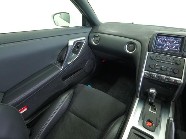 GT-R ベースグレード MY09 ワンオーナー 禁煙車 BOSEサウンドシステム バックビューモニター GT-R専用フロアカーペット リヤ3面プライバシーフィルム ブレンボ製モノブロック対向キャリパー レイズ製鍛造ホイール(14枚目)
