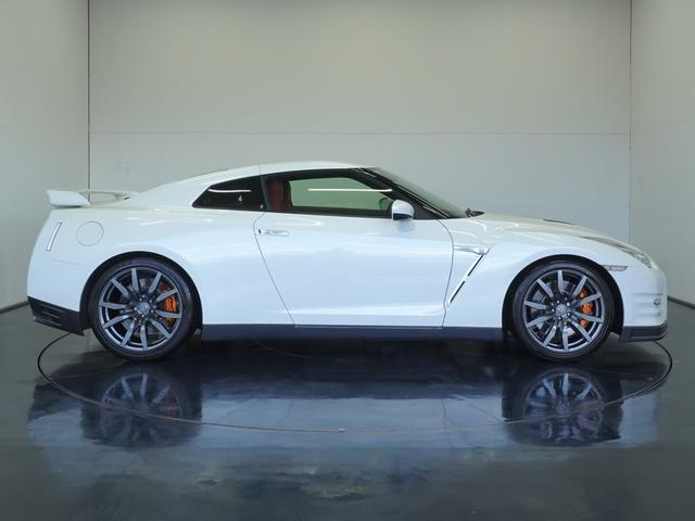 GT-R プレミアムエディション MY15 NISMOスポーツリセッティング ファッショナブルインテリア(アンバーレッド) GT-R専用フロアカーペット(プレミアムスポーツ) 日産純正ドライブレコーダー セルスター製レーダー探知機(5枚目)