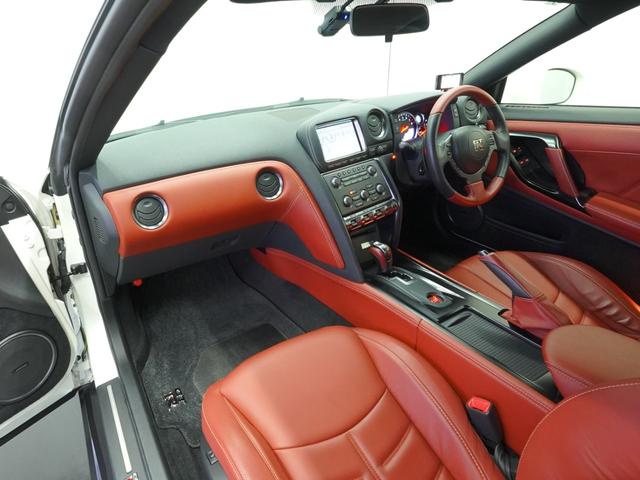 GT-R プレミアムエディション MY15 NISMOスポーツリセッティング ファッショナブルインテリア(アンバーレッド) GT-R専用フロアカーペット(プレミアムスポーツ) 日産純正ドライブレコーダー セルスター製レーダー探知機(11枚目)