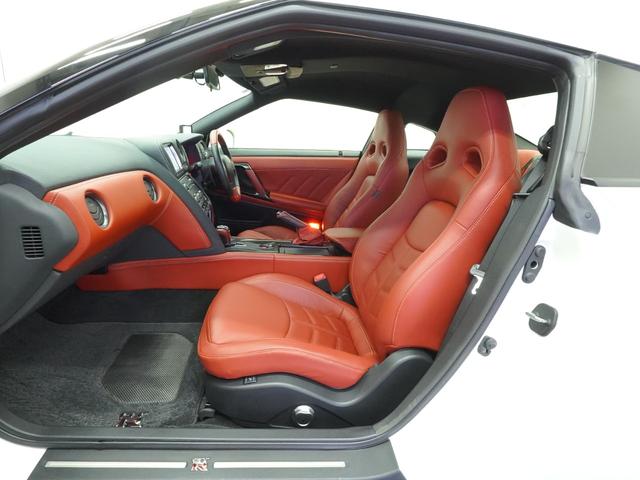 GT-R プレミアムエディション MY15 NISMOスポーツリセッティング ファッショナブルインテリア(アンバーレッド) GT-R専用フロアカーペット(プレミアムスポーツ) 日産純正ドライブレコーダー セルスター製レーダー探知機(13枚目)