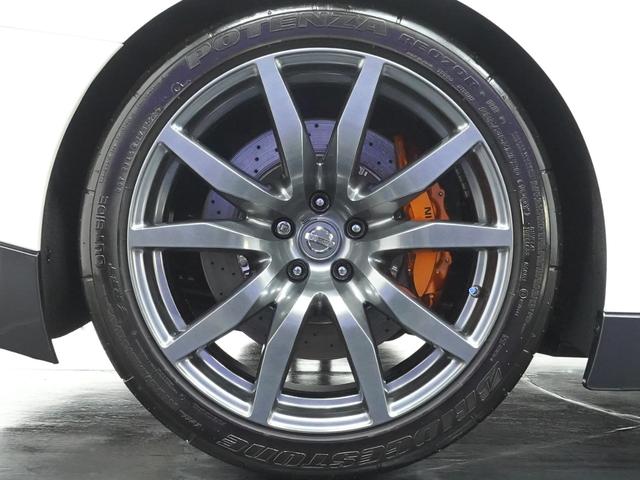 GT-R プレミアムエディション MY15 NISMOスポーツリセッティング ファッショナブルインテリア(アンバーレッド) GT-R専用フロアカーペット(プレミアムスポーツ) 日産純正ドライブレコーダー セルスター製レーダー探知機(28枚目)