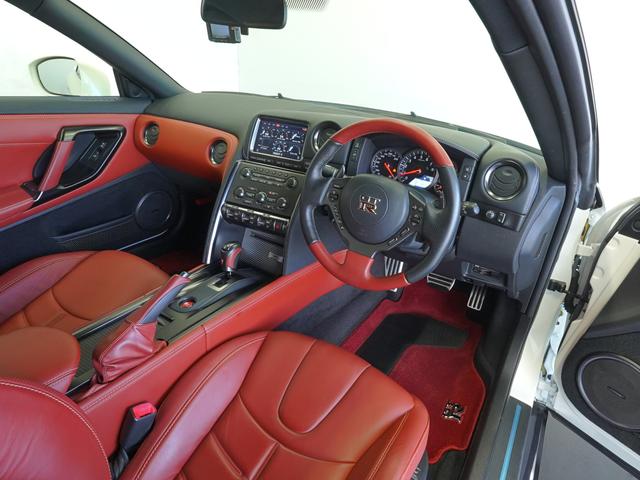 GT-R プレミアムエディション 14モデル ファッショナブルインテリア(アンバーレッド) NISMOスポーツリセッティング プレミアムスポーツマット(赤) LEDデイライトキャンセルスイッチ コムテック前後ドラレコ(9枚目)