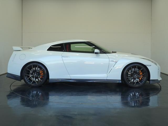 ＧＴ－Ｒ ブラックエディション　ＭＹ１７　国土交通省認可サッチャム欧州カテゴリーＩＩ準拠車両防盗システム　ブラックエディション専用ＲＥＣＡＲＯシート　ＢＯＳＥサウンドシステム　チタン合金製マフラー　レイズ製アルミ鍛造ホイール（5枚目）