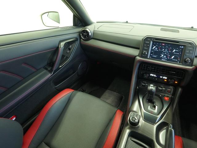 ＧＴ－Ｒ ブラックエディション　ＭＹ１７　国土交通省認可サッチャム欧州カテゴリーＩＩ準拠車両防盗システム　ブラックエディション専用ＲＥＣＡＲＯシート　ＢＯＳＥサウンドシステム　チタン合金製マフラー　レイズ製アルミ鍛造ホイール（15枚目）