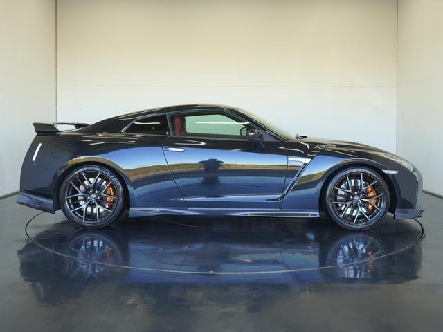 GT-R ブラックエディション MY17 ワンオーナー 禁煙車 NISMOスポーツリセッティング GT-R専用フロアカーペット(プレミアムスポーツ) ブラックエディション専用RECAROシート チタン合金製マフラー BOSE ETC(5枚目)